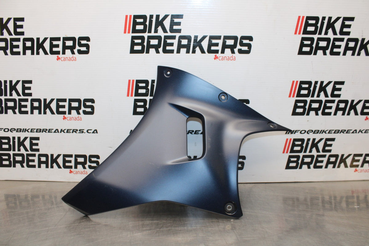 22-25 YAMAHA YZF R7 LEFT LOWER BOTTOM BELLY SIDE FAIRING COWL BB583
