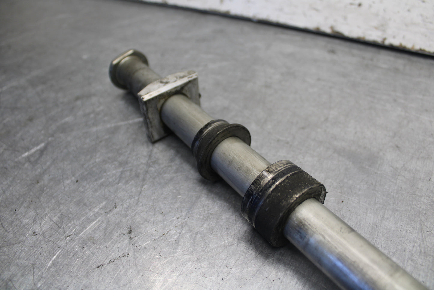 09-12 KAWASAKI NINJA ZX6R REAR AXLE BACK WHEEL RIM BOLT AXEL 41068-0035  BB698