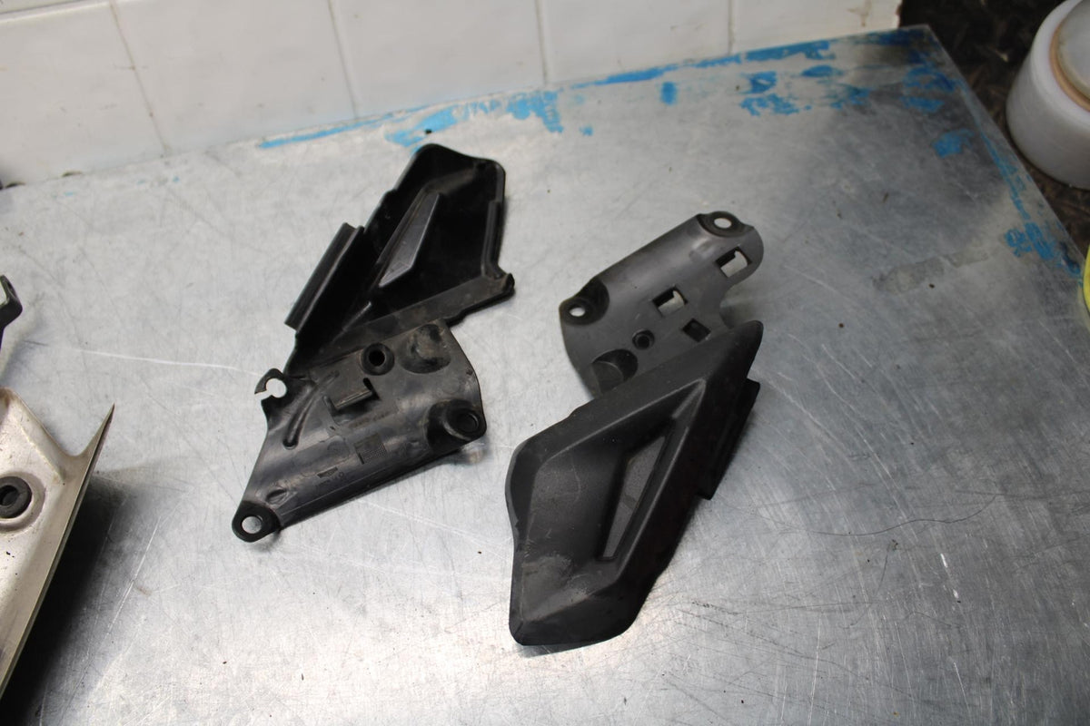 14-15 TRIUMPH STREET TRIPLE R LEFT OVER  BRACKET MOUNT BB441