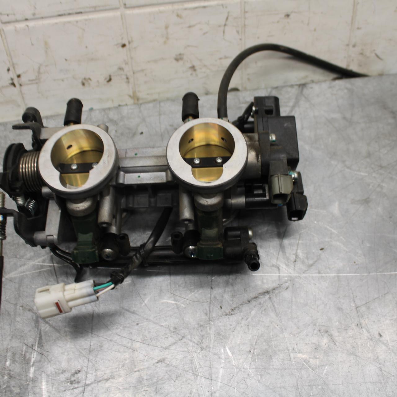 12-17 KAWASAKI NINJA 650 MAIN FUEL INJECTORS / THROTTLE BODIES BB470