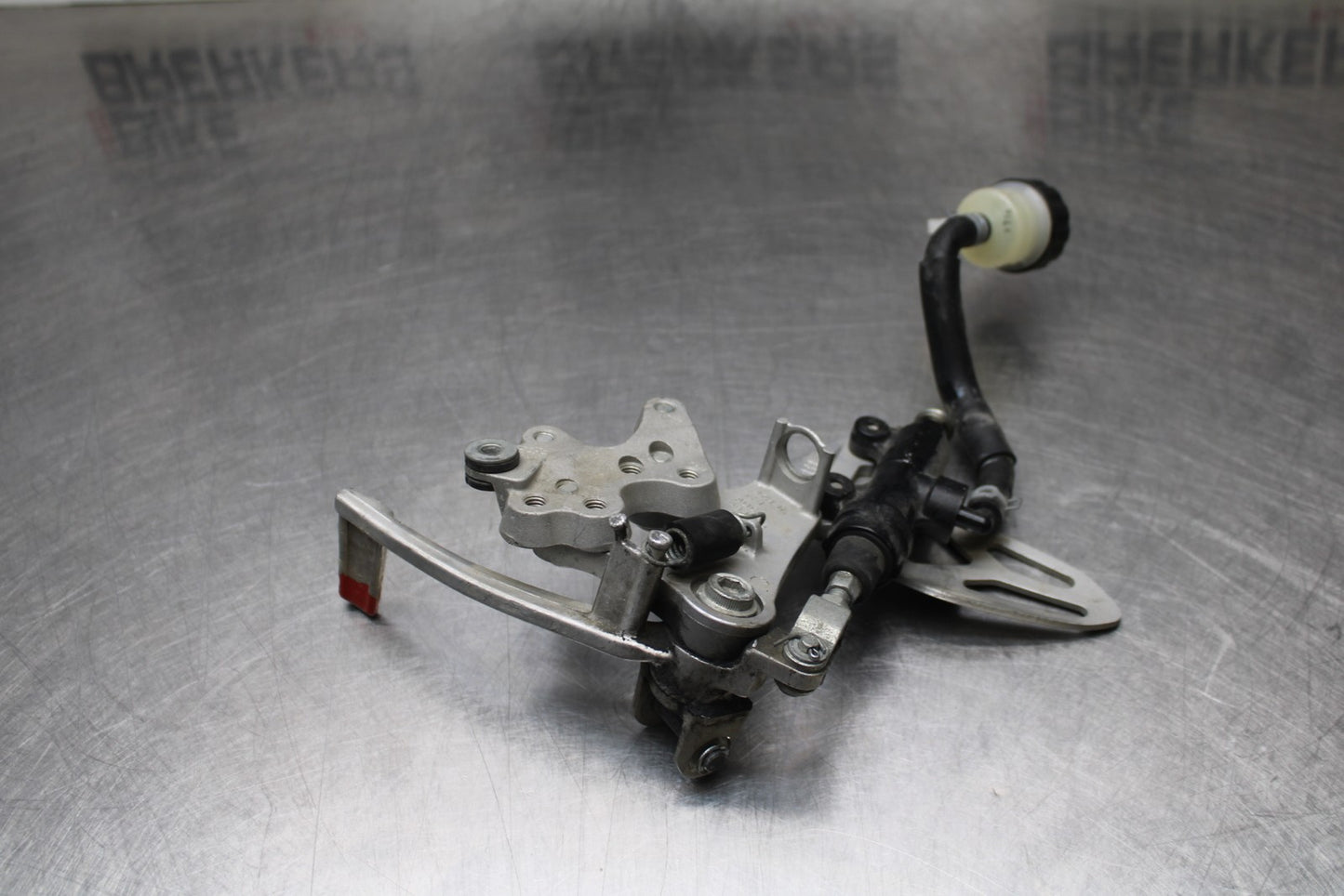 07 SUZUKI GSXR1000 RIGHT REARSET REAR SET DRIVER FOOT PEG REST STOP BB770