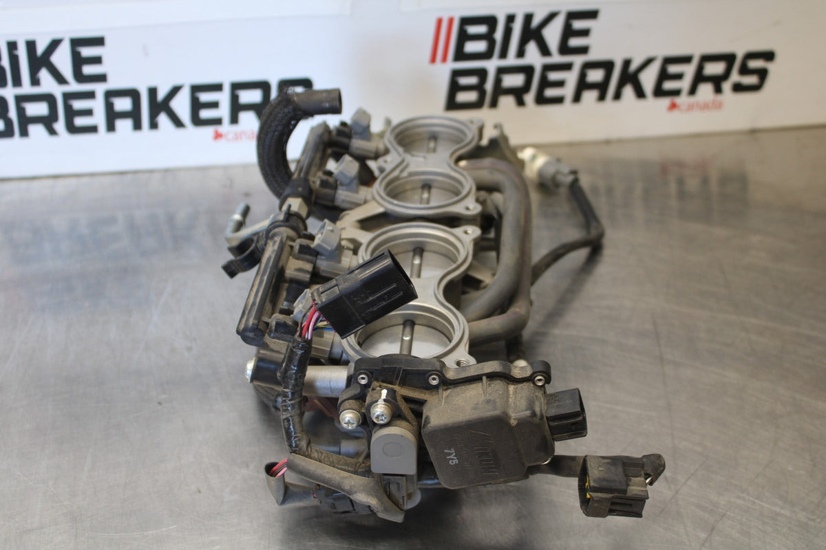 18 SUZUKI GSXR750 MAIN FUEL INJECTORS / THROTTLE BODIES BB891