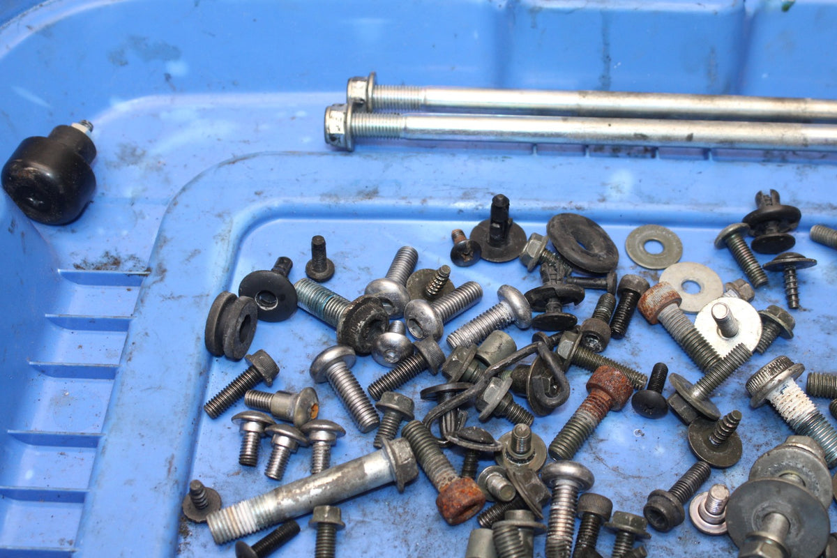 05-06 SUZUKI GSXR1000 MOUNTING BOLTS HARDWARE SCREWS BB857
