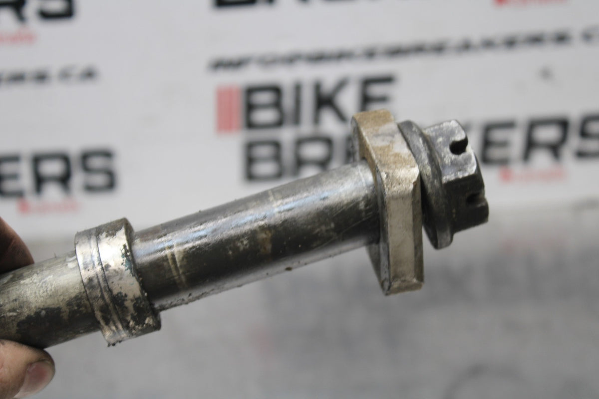 06-07 SUZUKI GSXR600 REAR AXLE BACK WHEEL RIM PIVOT BOLT AXEL BB836