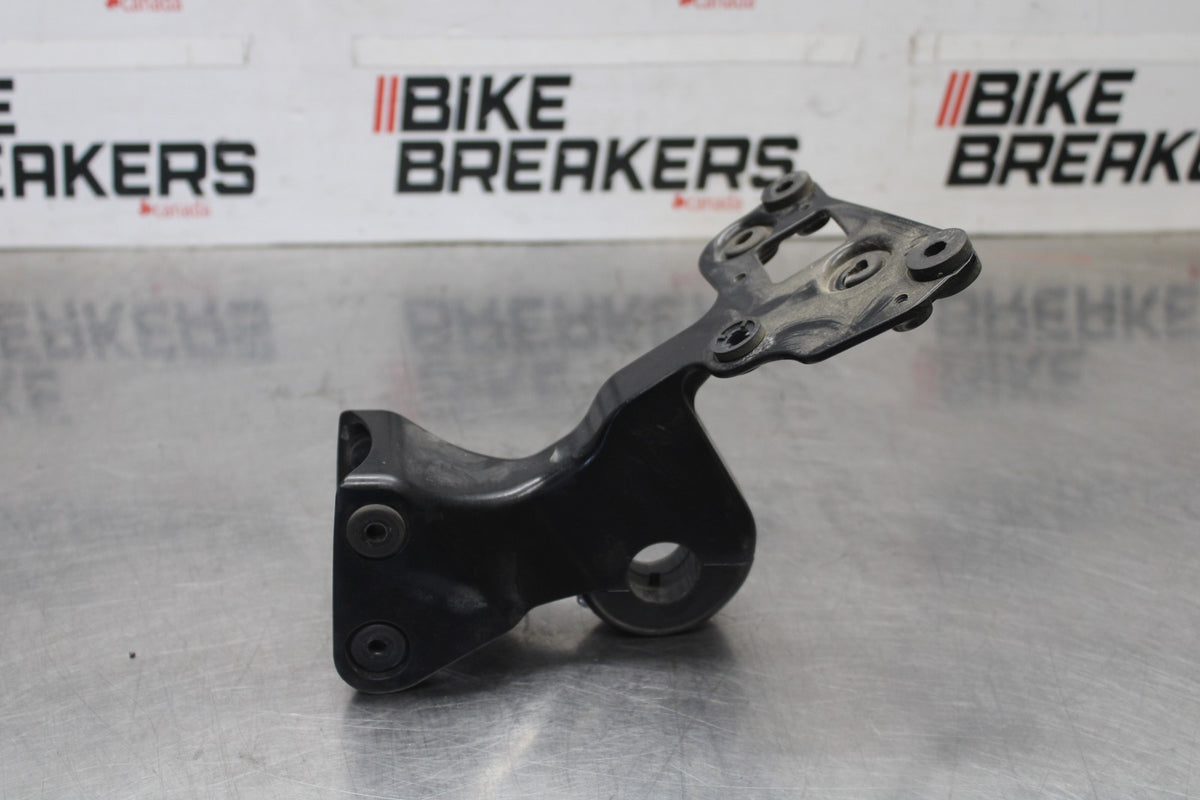 05-08 TRIUMPH SPEED TRIPLE 1050 UPPER FAIRING MIRROR GAUGES STAY BRACKET BB933