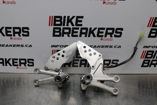 04-05 KAWASAKI NINJA ZX10R RIGHT LEFT REARSETS REAR SET DRIVER FOOT PEGS  BB163