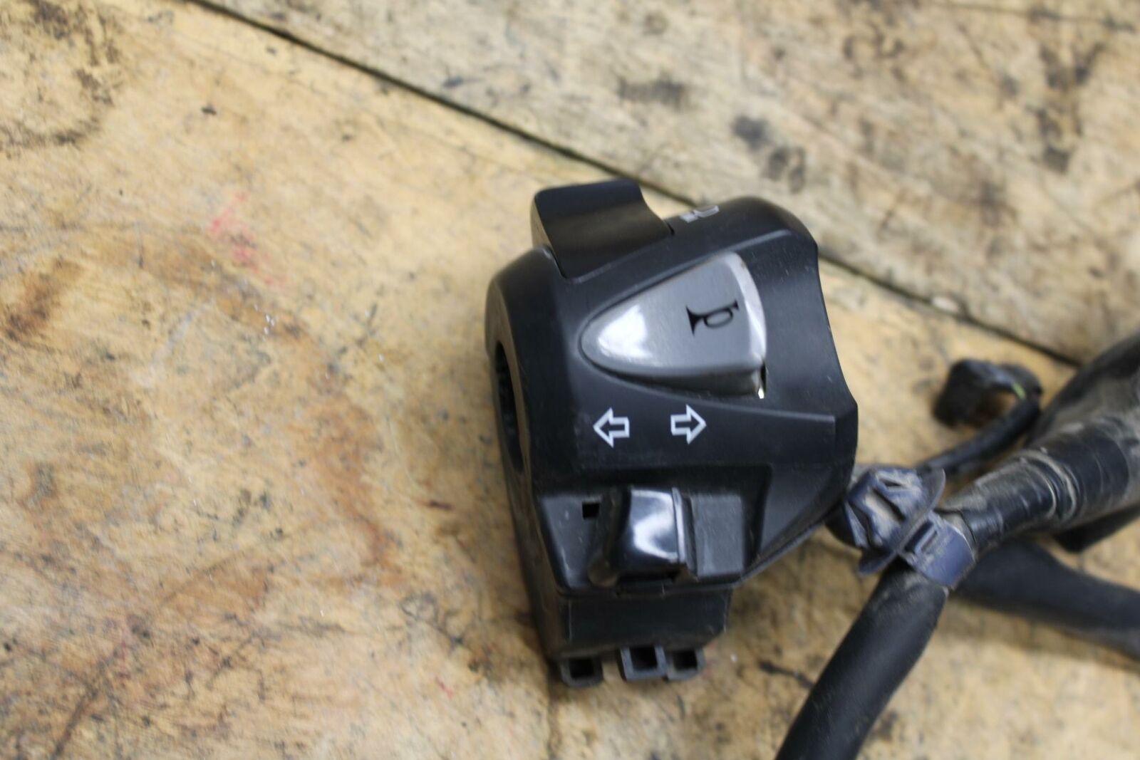 16-18 HONDA CBR500R LEFT CLIP ON HANDLE HORN SIGNALS SWITCH SWITCHES BB345