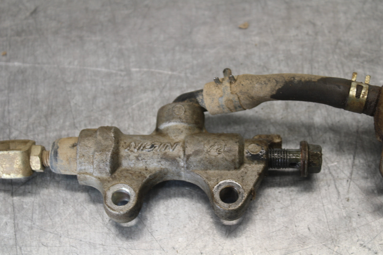 01-05 YAMAHA RAPTOR 660R REAR BACK BRAKE MASTER CYLINDER W RESERVOIR BB695