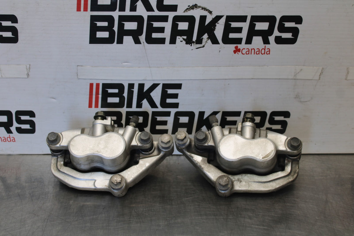 08 YAMAHA V STAR 1100 XVS1100AW CLASSIC RIGHT LEFT FRONT BRAKE CALIPER SET BB916