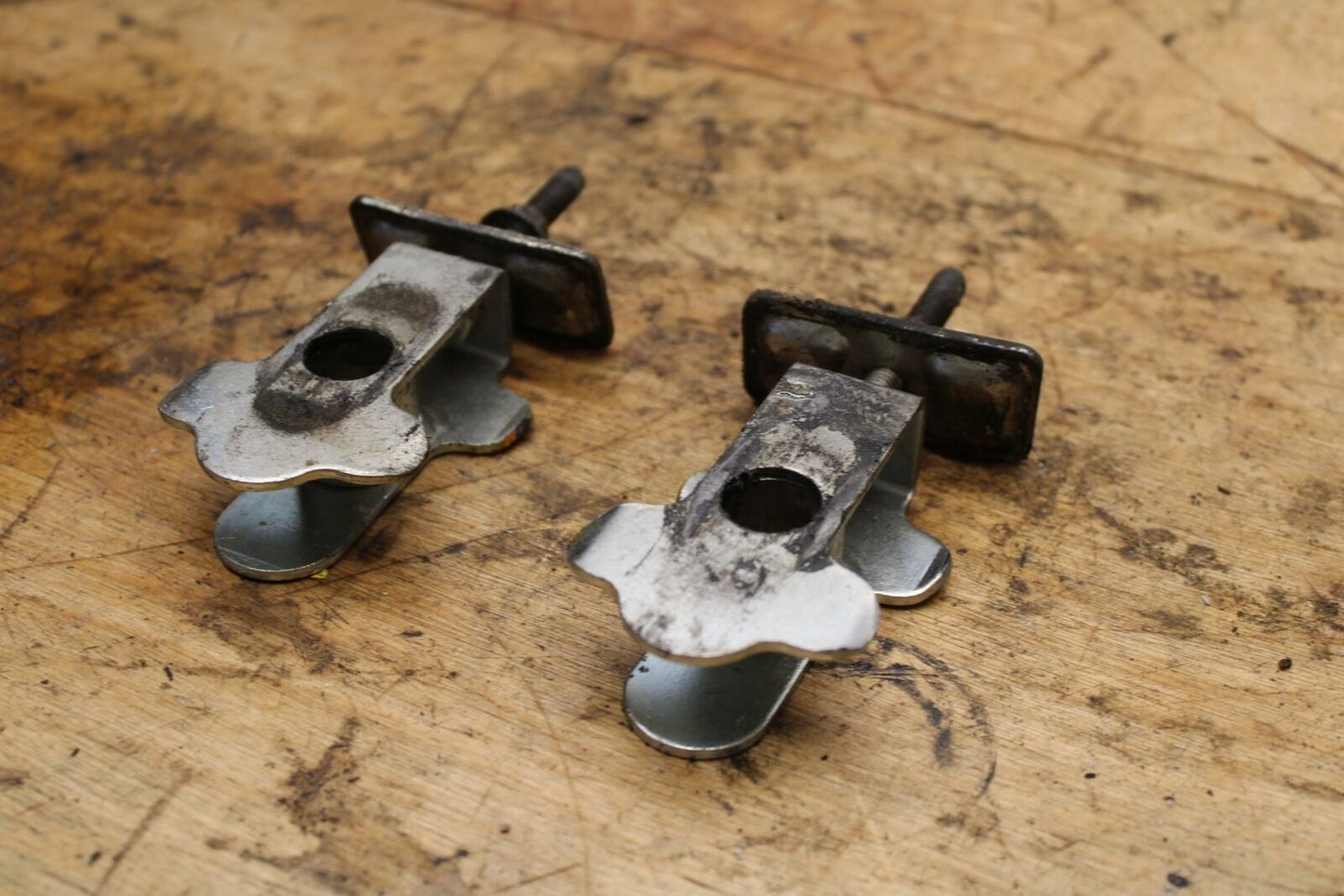 04-09 SUZUKI GS500F SWINGARM CHAIN TENSIONER ADJUSTMENT BRACKETS  BB335