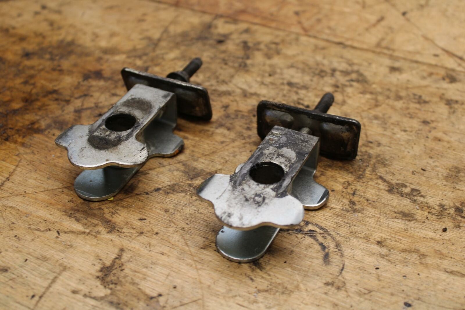 04-09 SUZUKI GS500F SWINGARM CHAIN TENSIONER ADJUSTMENT BRACKETS  BB335