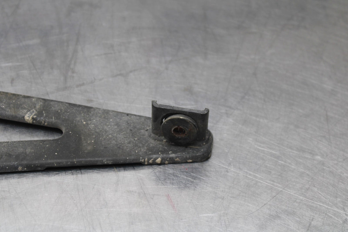 02 KAWASAKI VULCAN 800 VN800B CLASSIC MUFFLER EXHAUST PIPE BRACKET MOUNT BB862