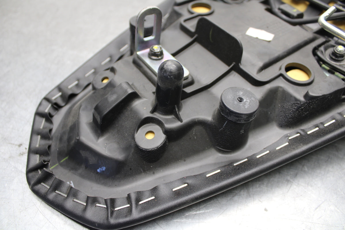 15-17 YAMAHA YZF R3 REAR BACK PASSENGER TANDEM SEAT PAD SADDLE PILLION BB651