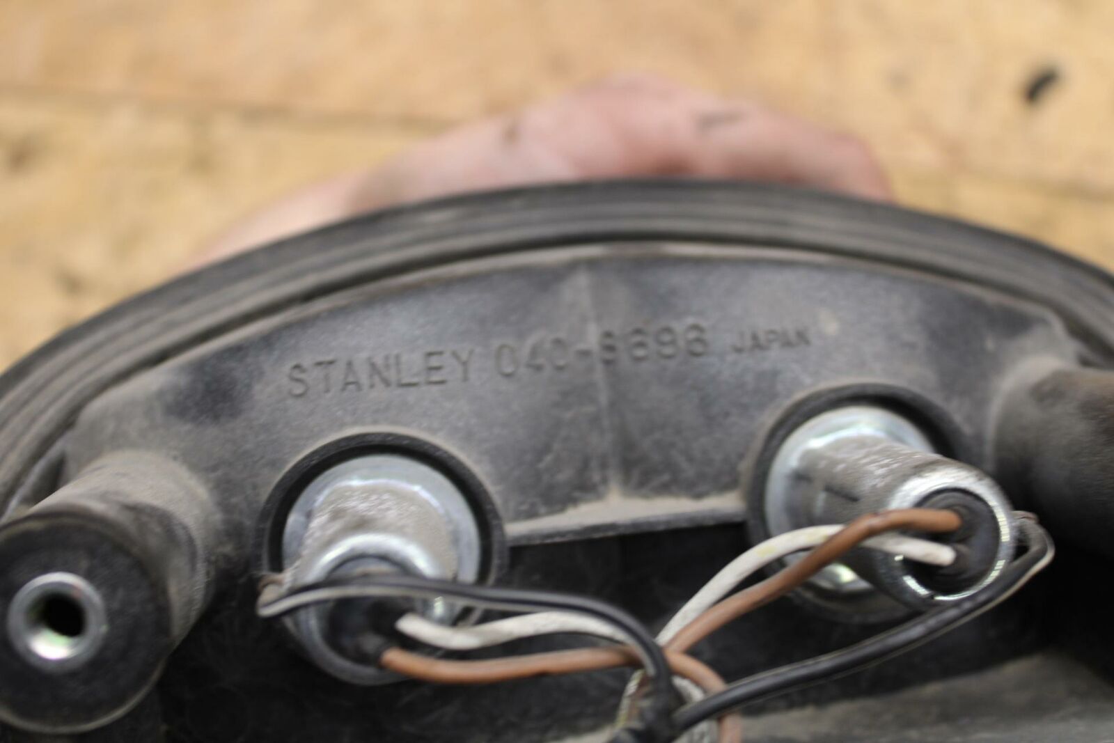 04-09 SUZUKI GS500F REAR TAIL TAILLIGHT BACK BRAKE LIGHT BB335