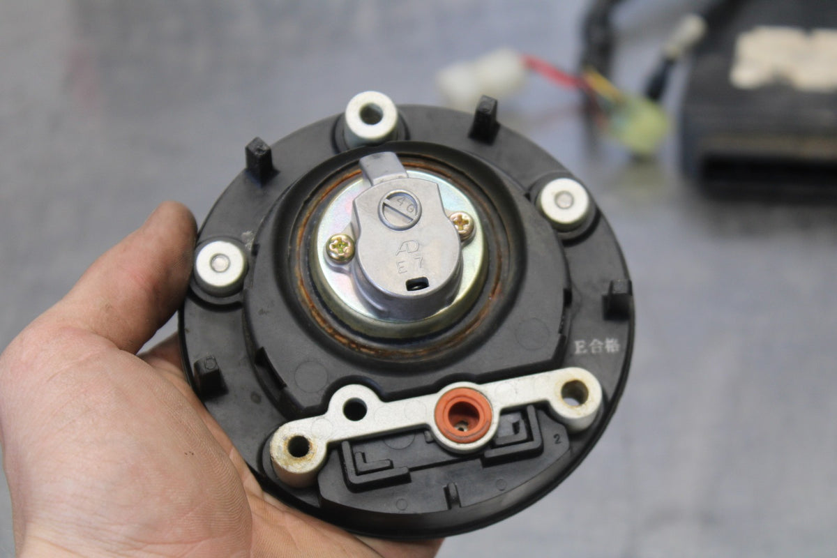 05 YAMAHA YZF R6 IGNITION LOCK KEY SET W/ GAS CAP AND SEAT LOCK BB894