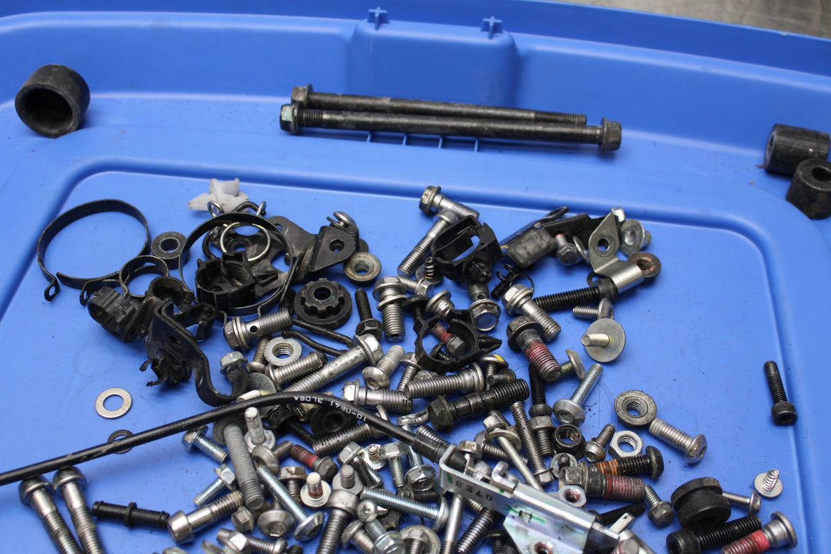 24-25 KAWASAKI NINJA ZX4R MOUNTING BOLTS HARDWARE MOTOR SCREWS BB174