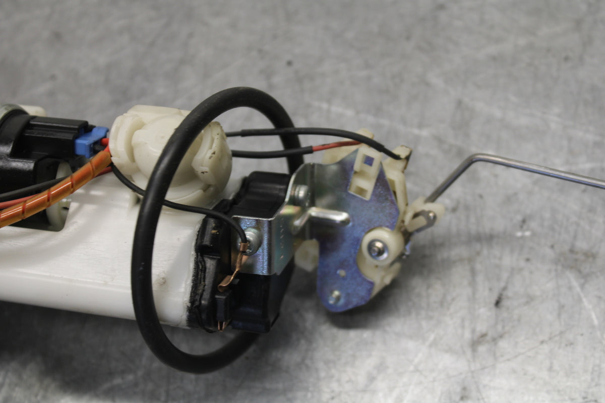 06-07 SUZUKI GSXR 600 FUEL PUMP GAS PETROL SENDER UNIT BB694