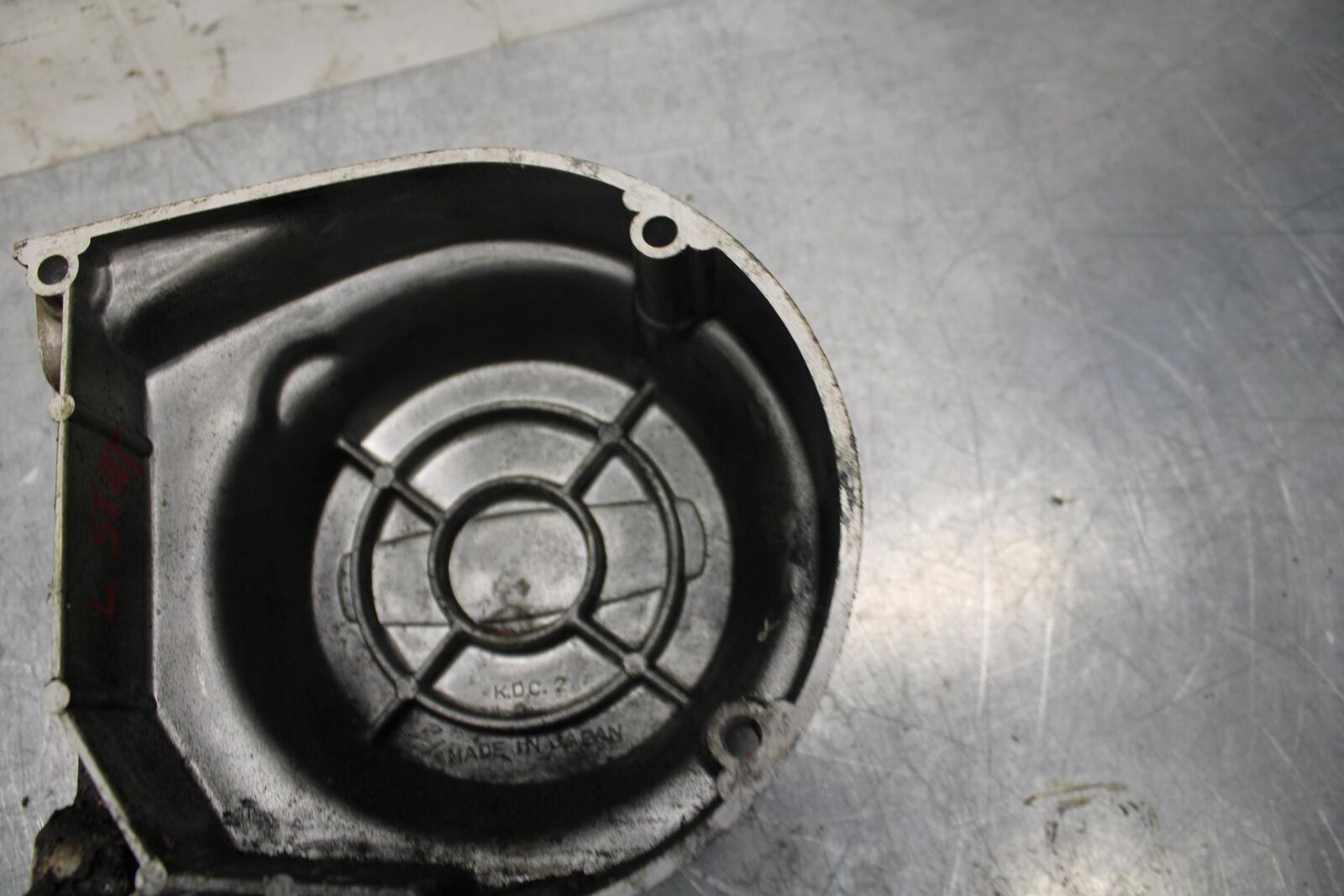 75 SUZUKI GT 550 STATOR MAGNETO ALTERNATOR GENERATOR COVER BB72