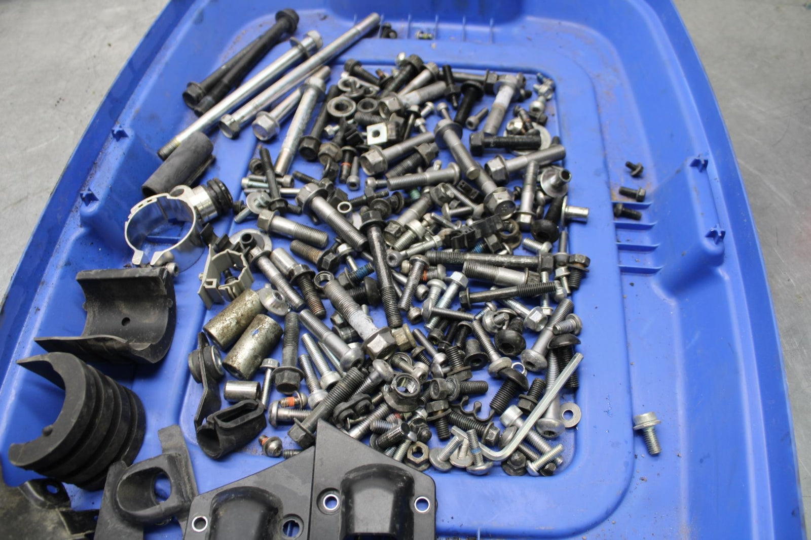 06-14 YAMAHA ROADLINER S XV1900S MISCELLANEOUS MOUNTING BOLTS HARDWARE BB619 