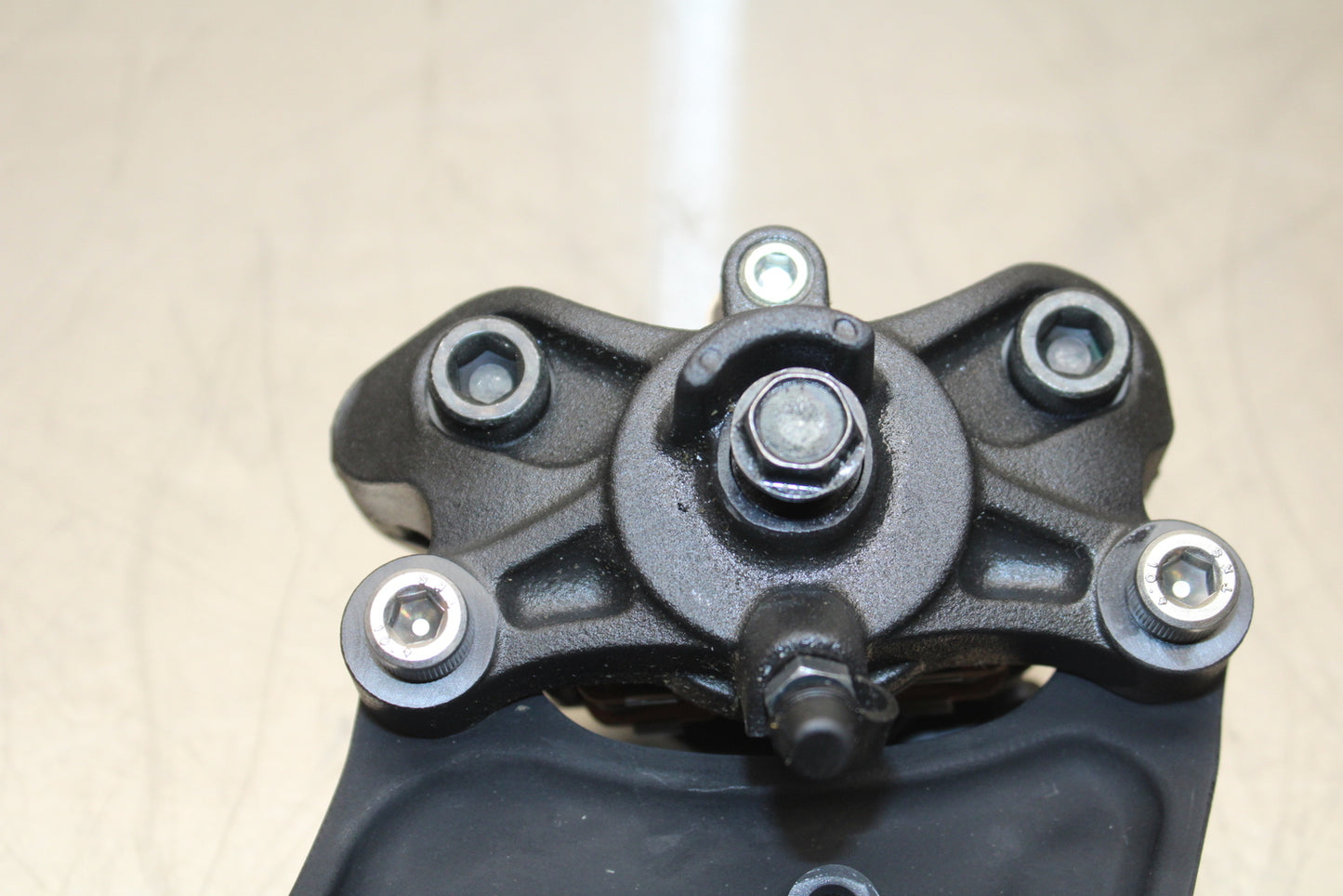 23-24 KAWASAKI NINJA ZX14R REAR BACK BRAKE CALIPER W MOUNT BRACKET BB141