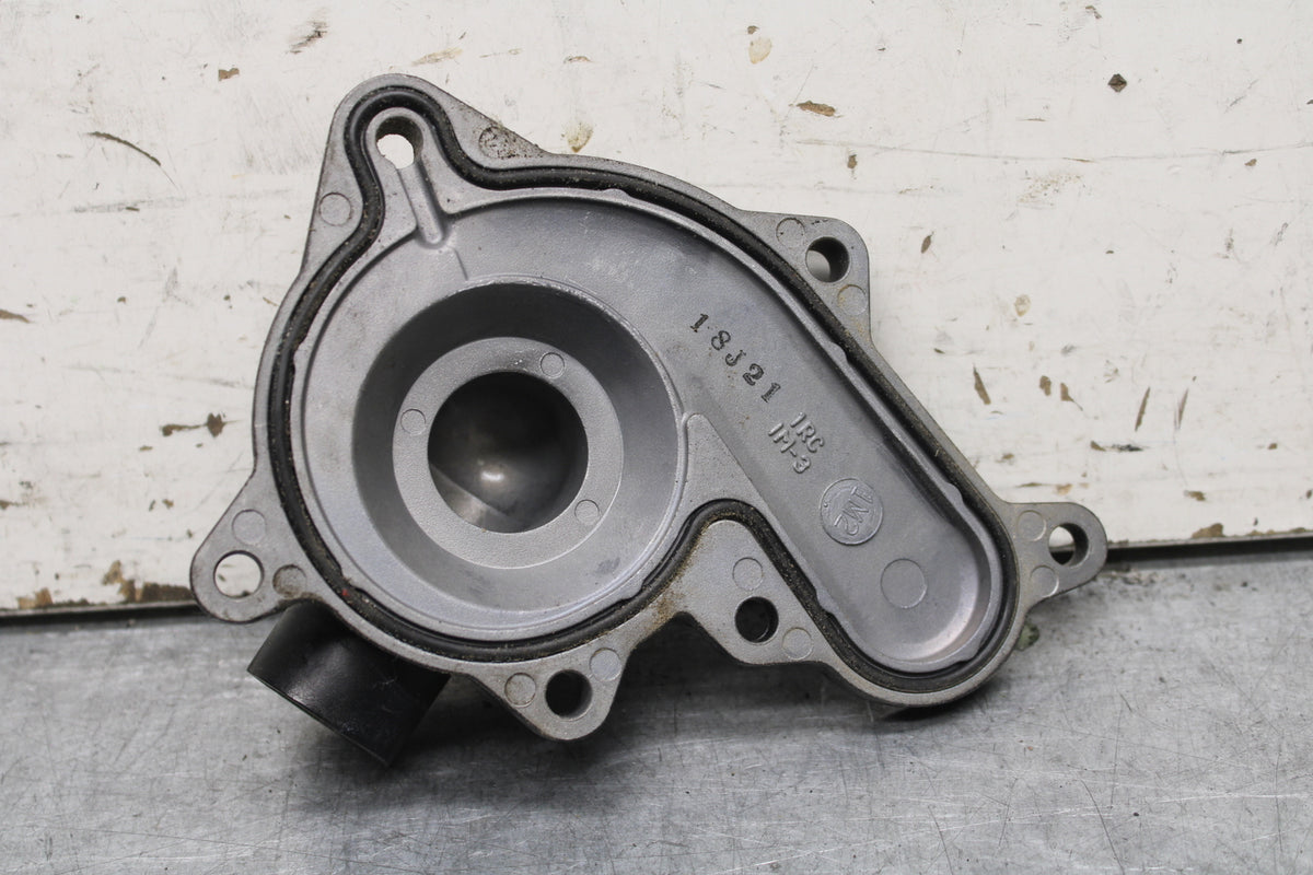 22-24 YAMAHA XSR900 ENGINE WATER COOLANT PUMP COVER BB683