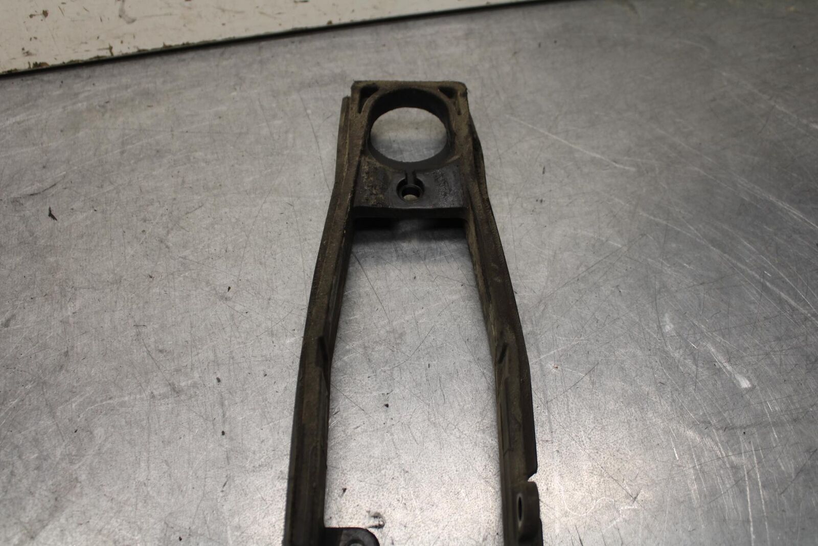 11-23 SUZUKI GSXR 750 SWINGARM CHAIN BUFFER SLIDER GUIDE BB630