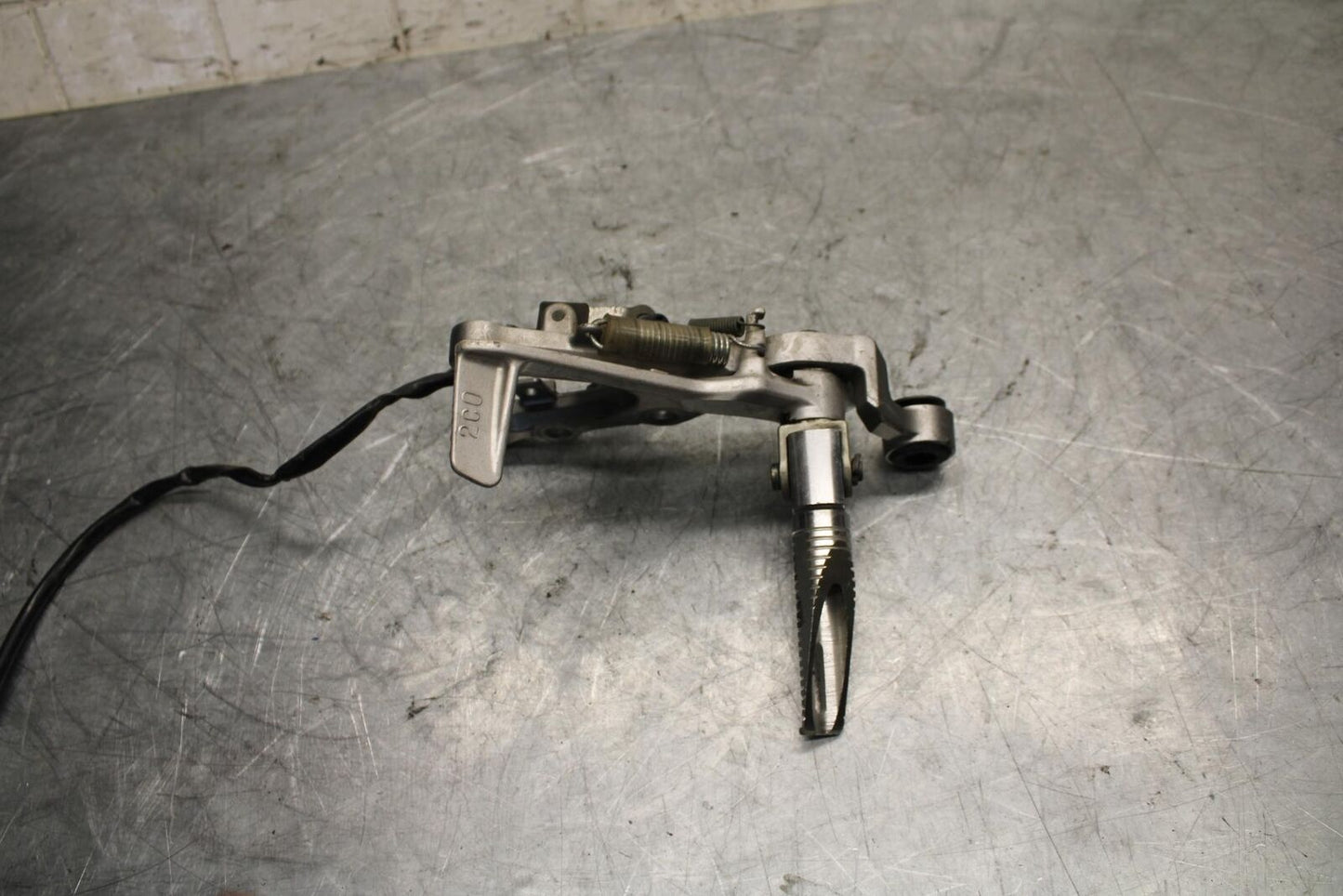 2007 Yamaha YZF R6 RIGHT REARSET REAR SET DRIVER FOOT PEG REST  BB525