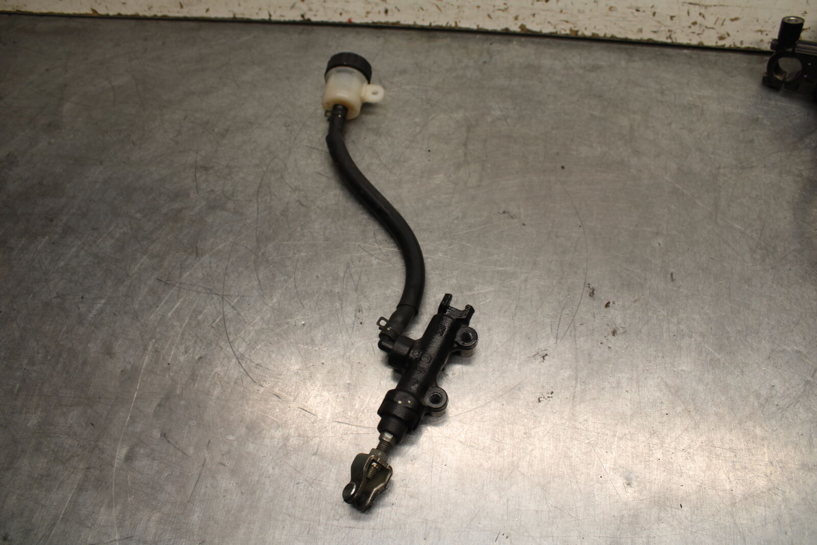 19-22 KAWASAKI Z400 REAR BACK BRAKE MASTER CYLINDER W RESERVOIR BB738