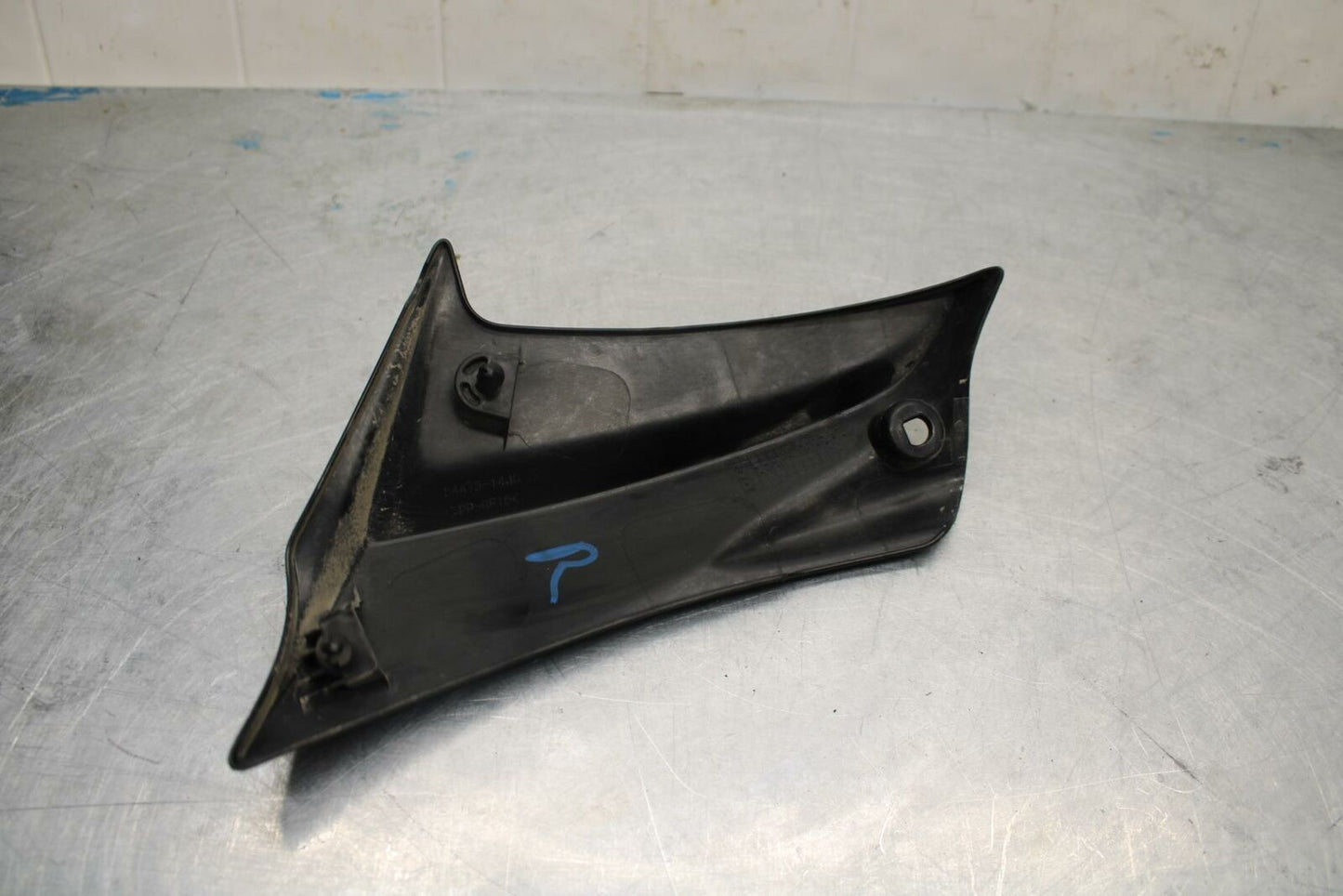 11-22 SUZUKI GSXR600 RIGHT FRAME SIDE COVER COWL PANEL TRIM FAIRING BB422