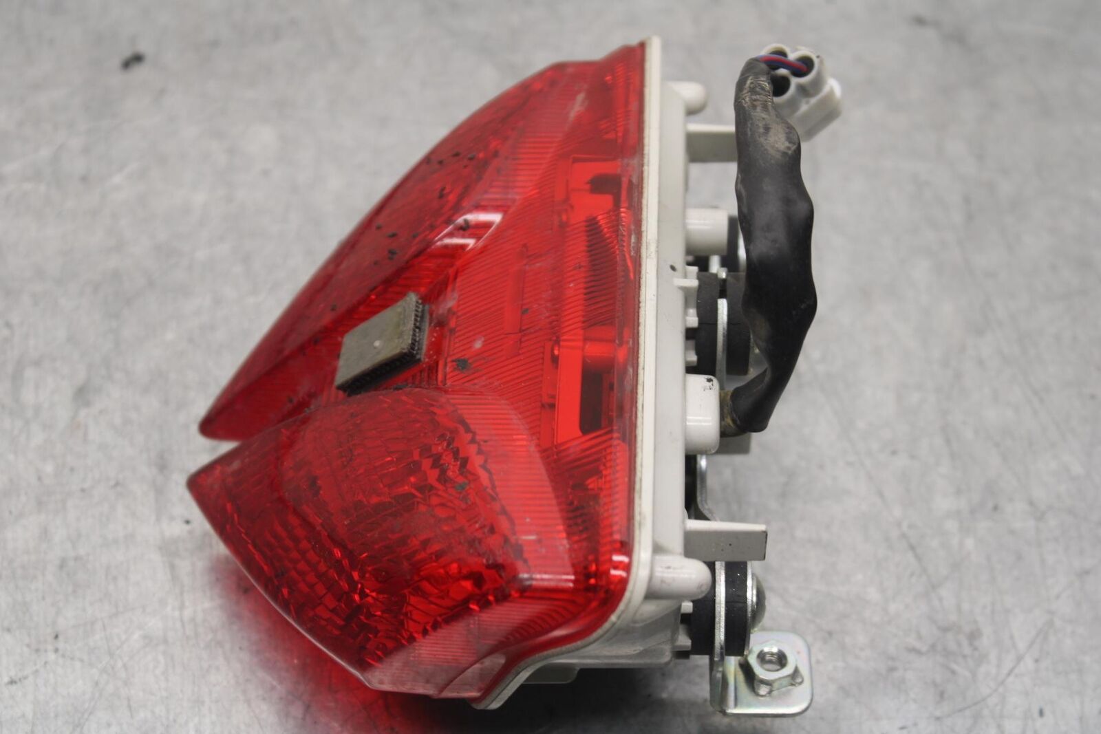 2011 Suzuki GSXR600 REAR TAIL TAILLIGHT BACK BRAKE LIGHT BB602
