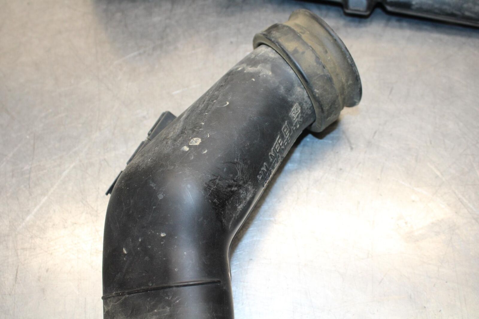 03-04 HONDA CBR600RR LEFT AIR INTAKE DUCT TUBE BB628
