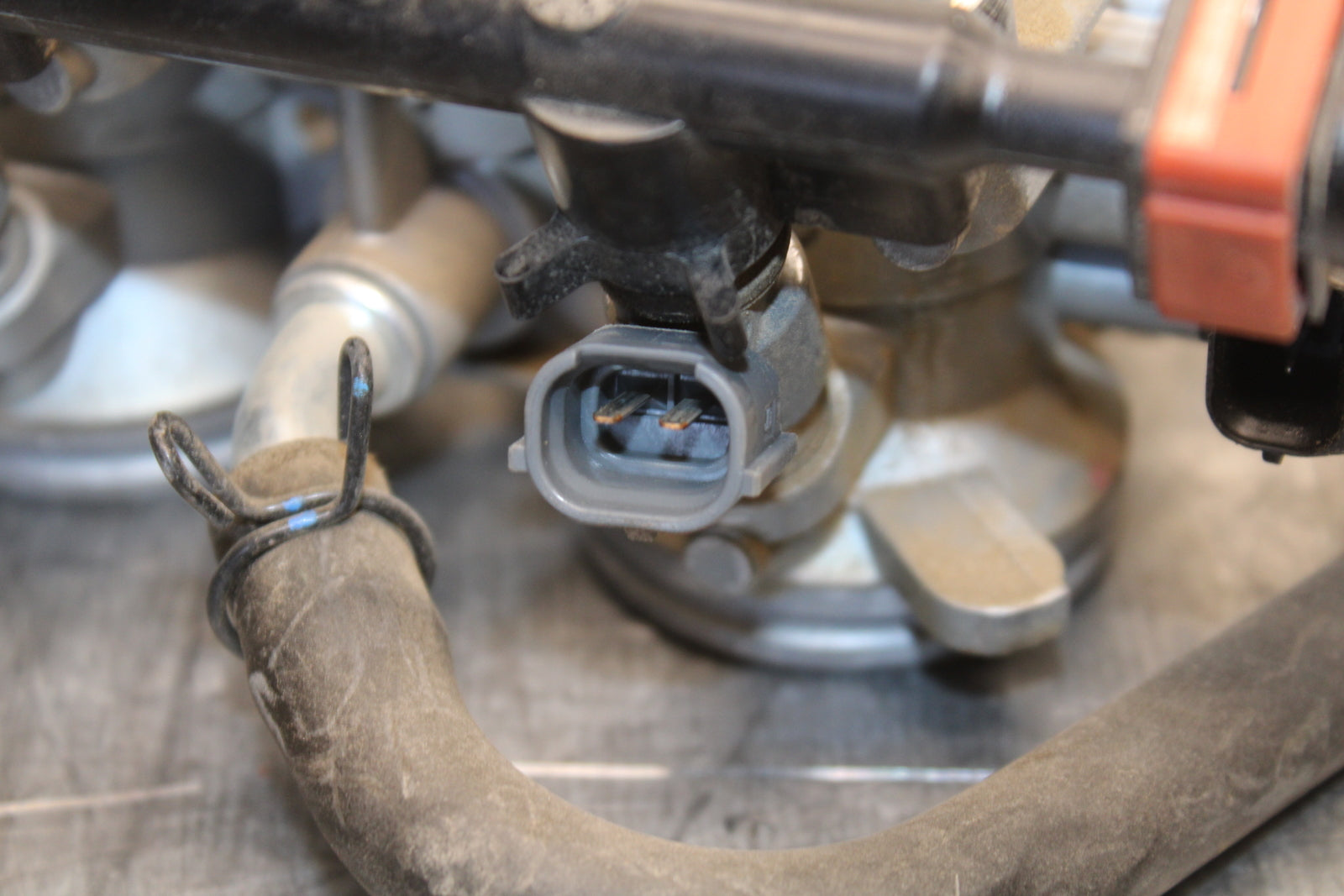 19-22 KAWASAKI Z400 MAIN FUEL INJECTORS / THROTTLE BODIES BB708