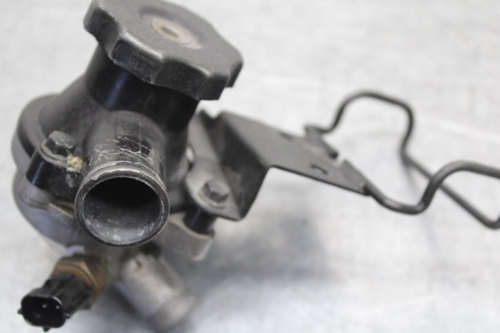 03-08 KAWASAKI VULCAN 1600 THERMOSTAT HOUSING 16160-0775 16160-1361 BB616