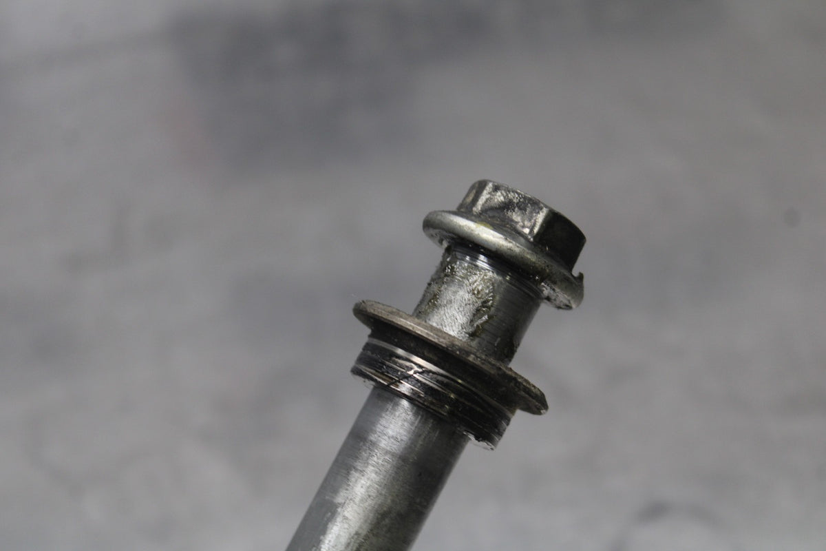 04-05 KAWASAKI NINJA ZX10R FRONT WHEEL RIM AXLE PIVOT BOLT BB931