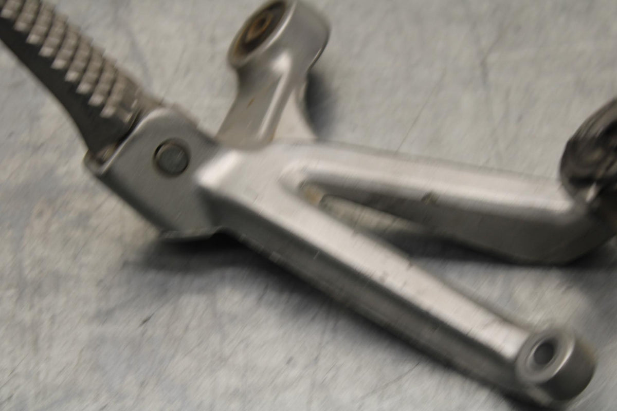 1999 Suzuki GSXR600 RIGHT REAR BACK PASSENGER PEG BB580