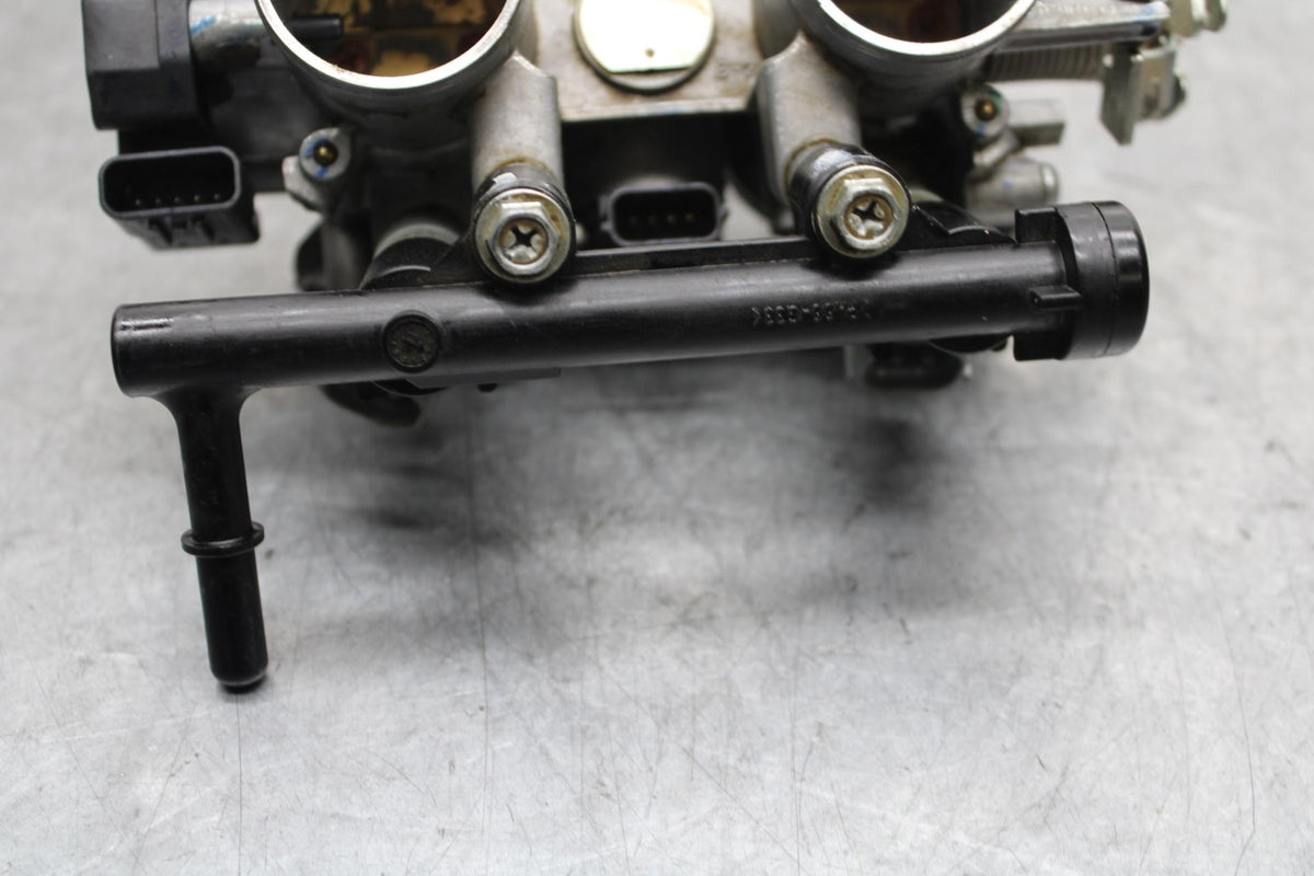 19 YAMAHA YZF R3 MAIN FUEL INJECTORS / THROTTLE BODIES BB56