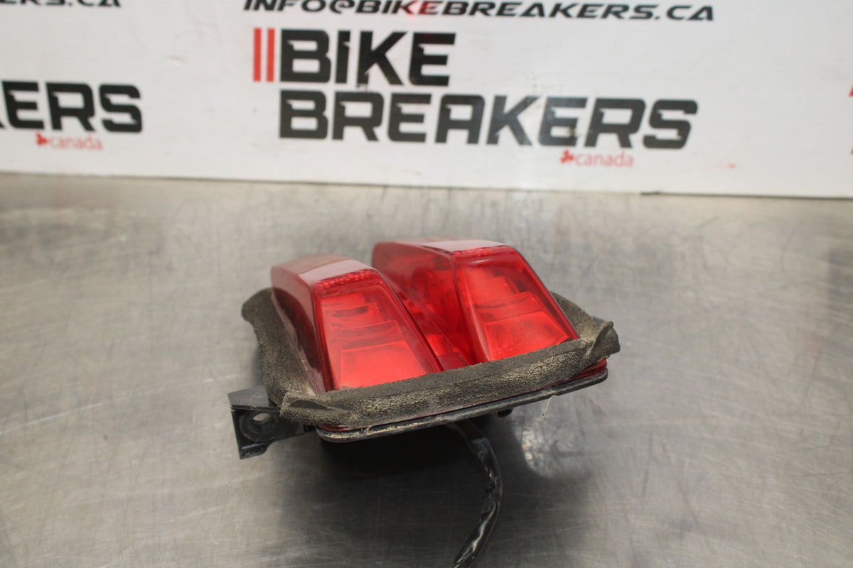06 SUZUKI SV650S REAR TAIL TAILLIGHT BACK BRAKE LIGHT BB783