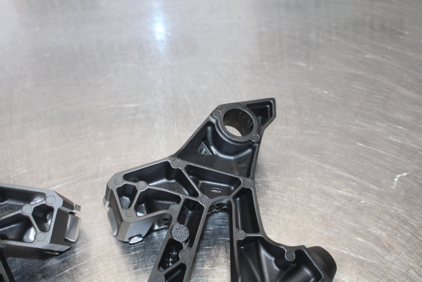 23-24 KAWASAKI NINJA ZX14R REAR BACK PASSENGER PEG SET PAIR BB169