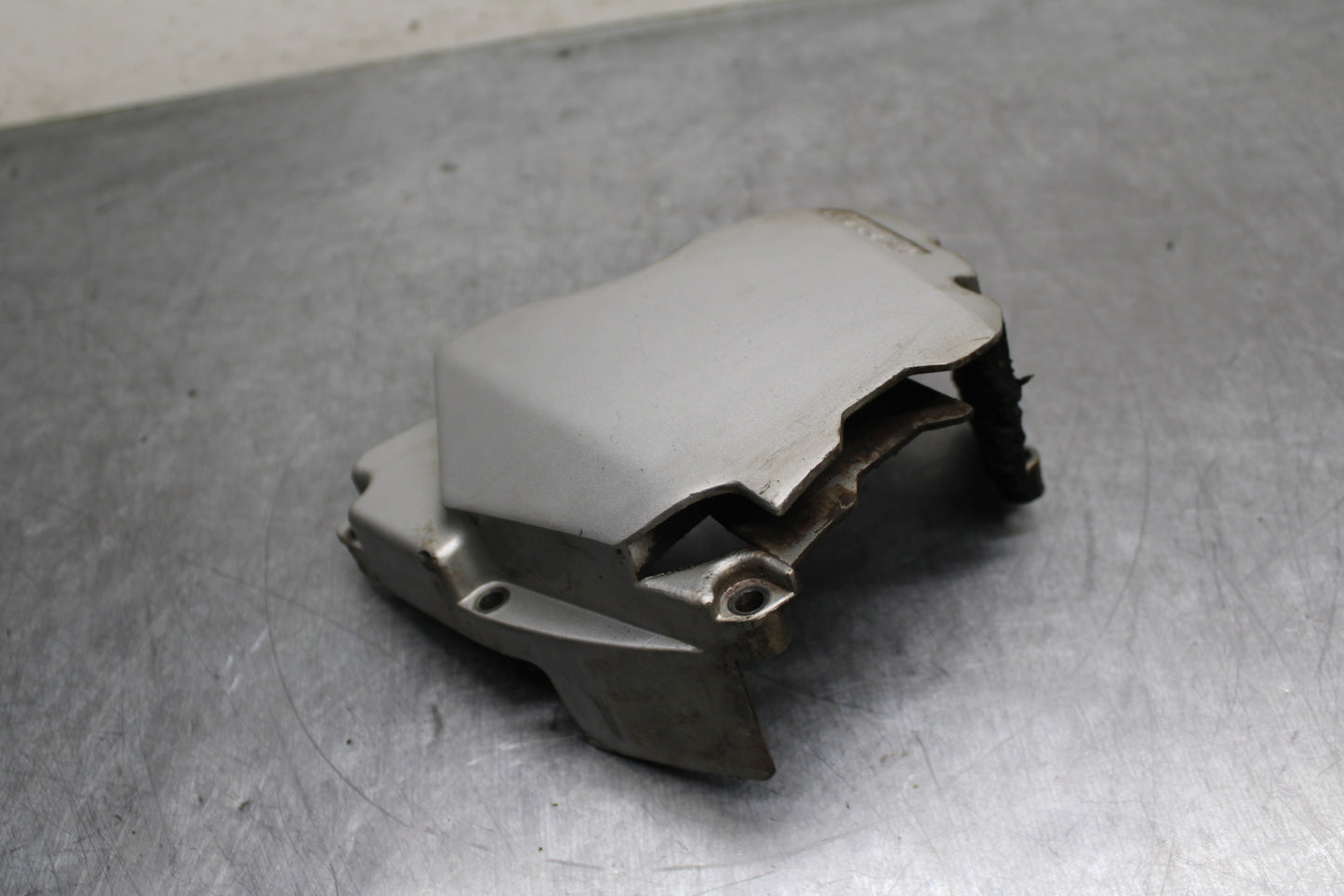 00-01 YAMAHA YZF R1 ENGINE SPROCKET COVER BB755