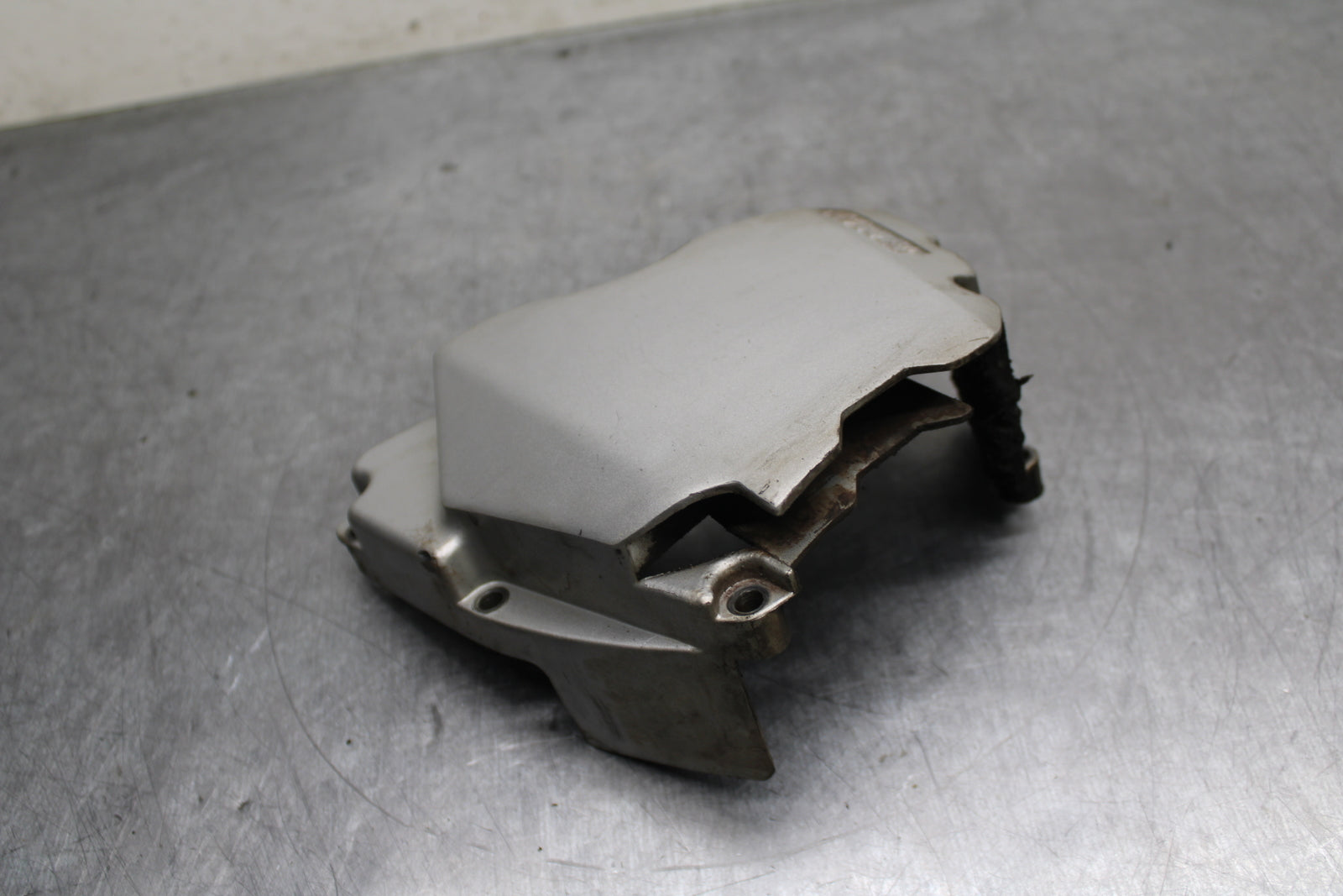 00-01 YAMAHA YZF R1 ENGINE SPROCKET COVER BB755