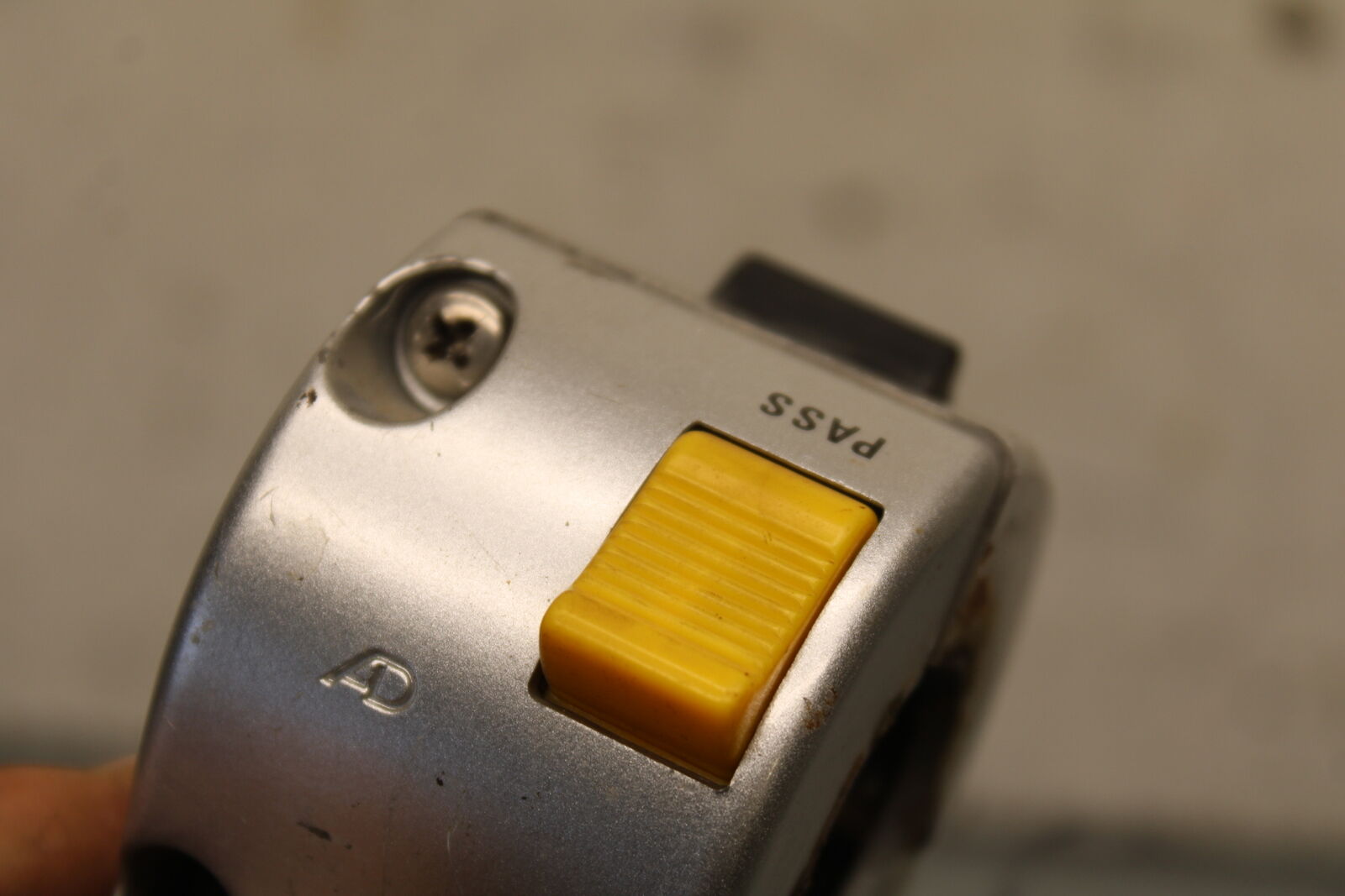 05-06 SUZUKI BOULEVARD M50 LEFT CLIP ON HANDLE HORN SIGNALS SWITCH BB671