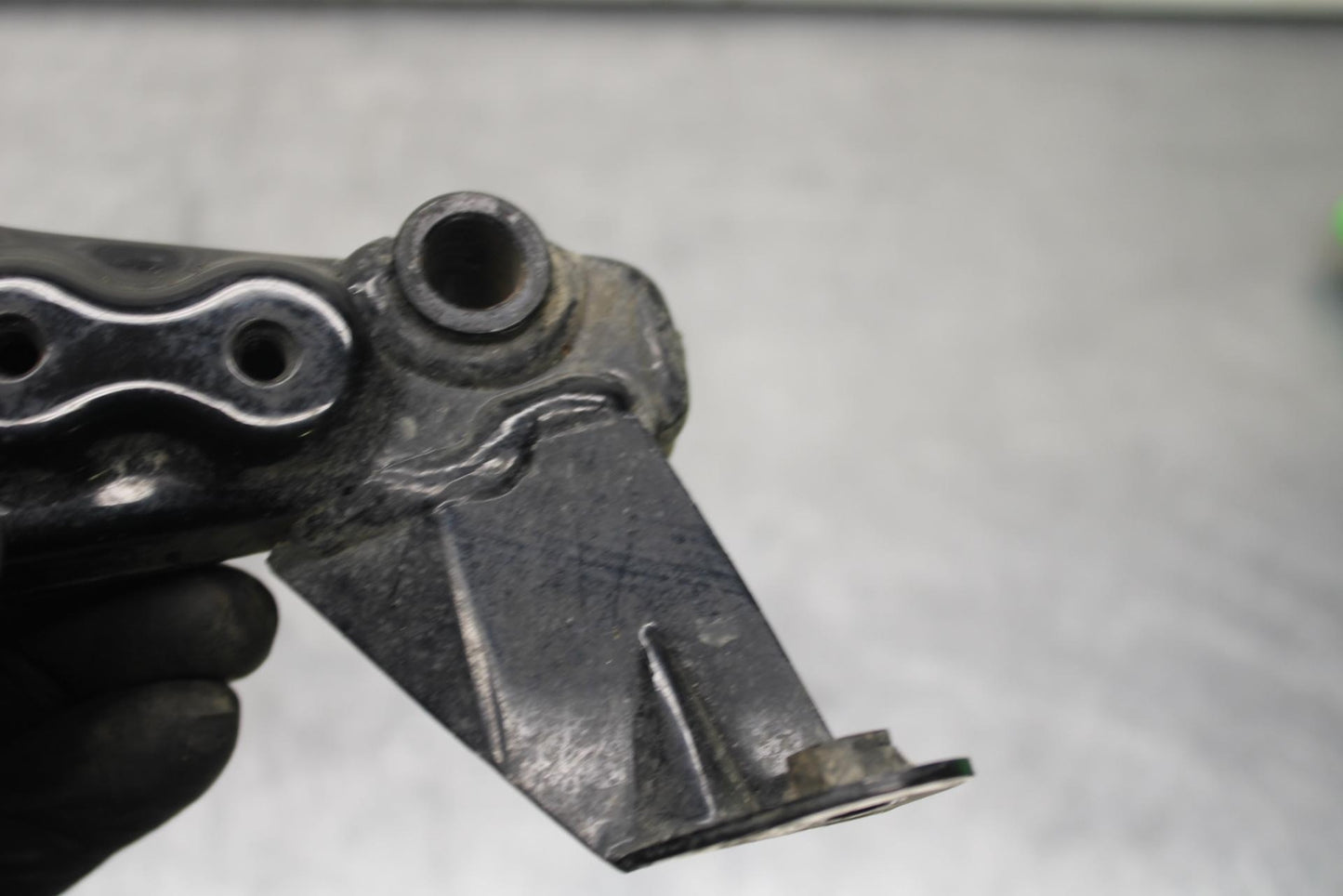 2009 Kawasaki Ninja 250R EX250J ENGINE MOUNT MOTOR BRACKET BB87