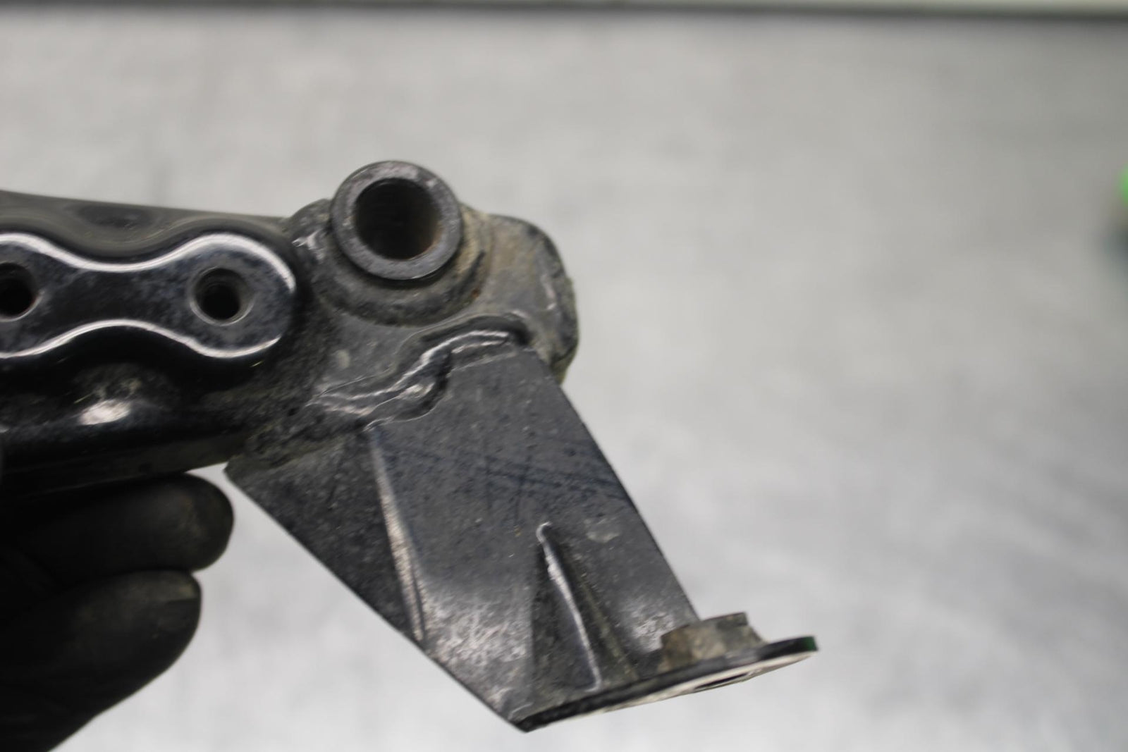 2009 Kawasaki Ninja 250R EX250J ENGINE MOUNT MOTOR BRACKET BB87