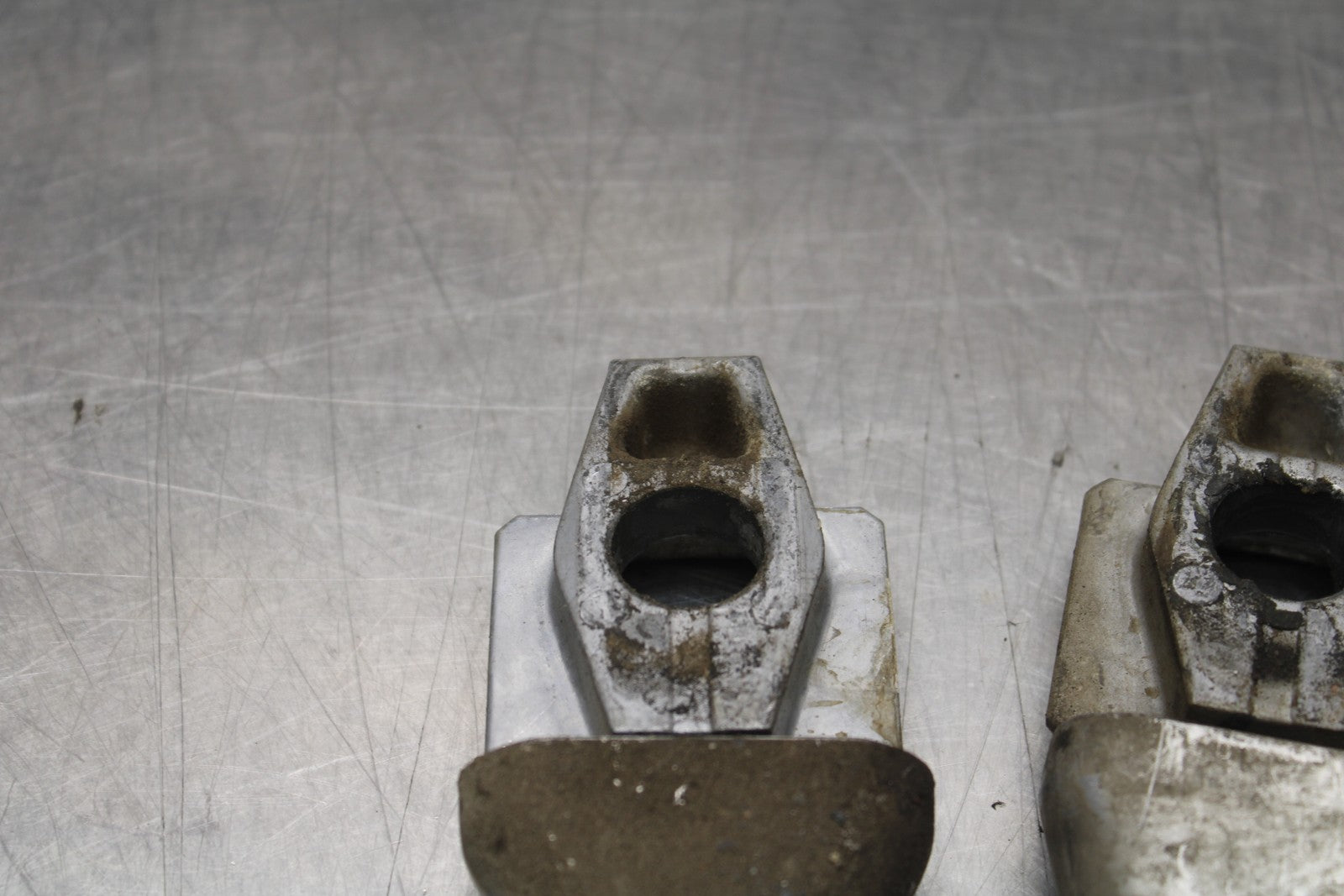 09-10 KAWASAKI ER-6N SWINGARM CHAIN TENSIONER ADJUSTMENT BRACKETS  BB205