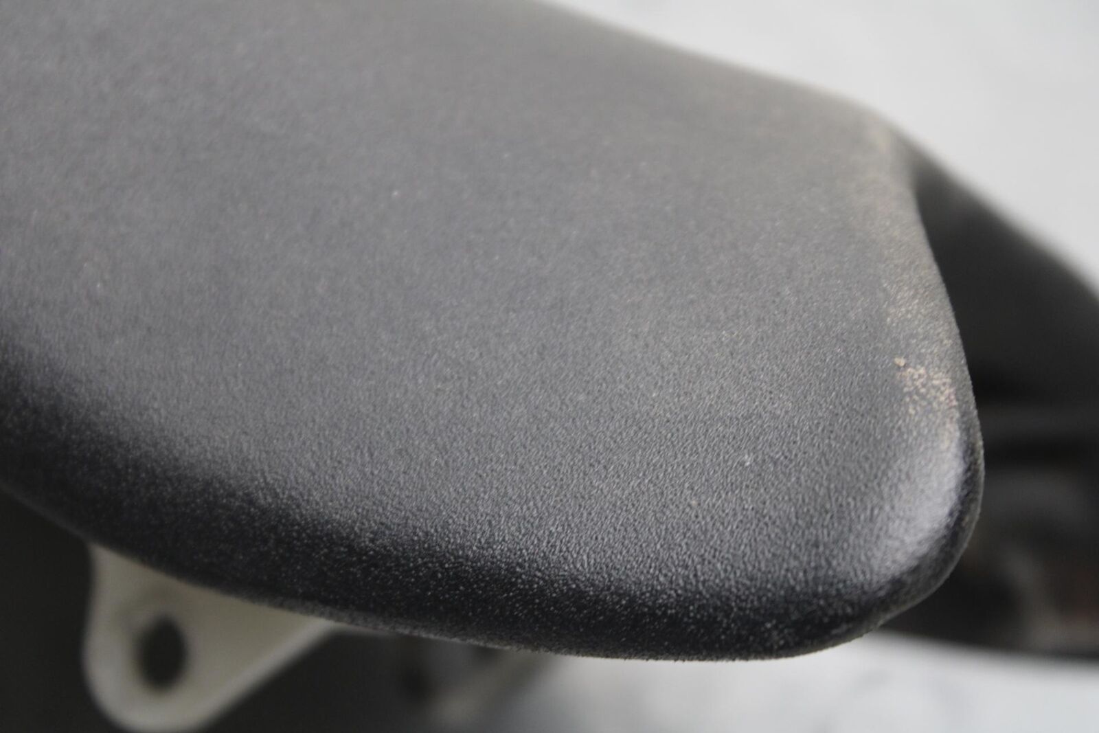 08-19 KAWASAKI NINJA ZX10R FRONT DRIVERS SEAT PAD SADDLE PILLION BB636