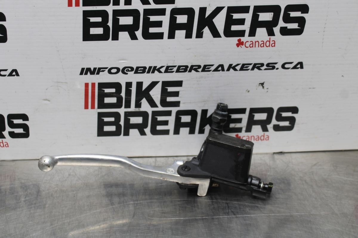 19 MOTO GUZZI V7 III FRONT BRAKE MASTER CYLINDER w/ LEVER BB831