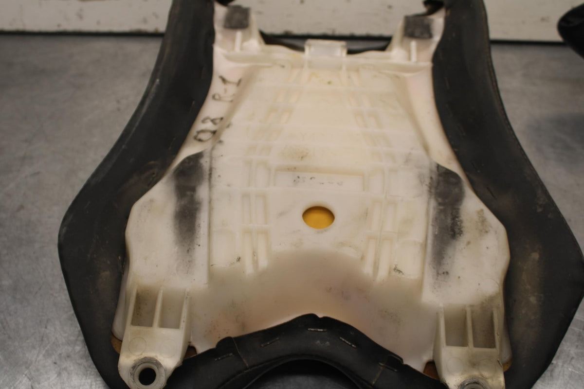 07-08 YAMAHA YZF R1 FRONT DRIVERS SEAT PAD SADDLE PILLION 4C8-24710-00-00 BB622