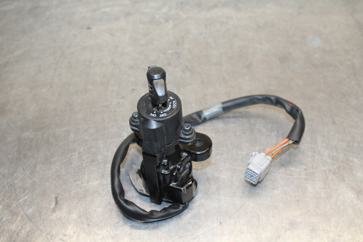 11-17 SUZUKI GSXR600 IGNITION LOCK W KEY BB132