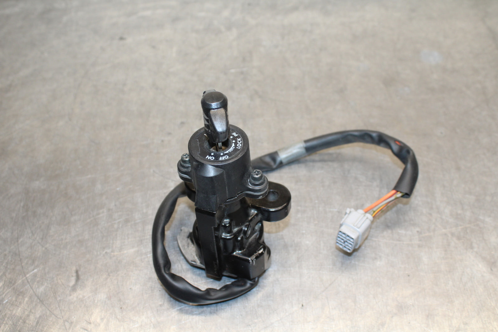 11-17 SUZUKI GSXR600 IGNITION LOCK W KEY BB132