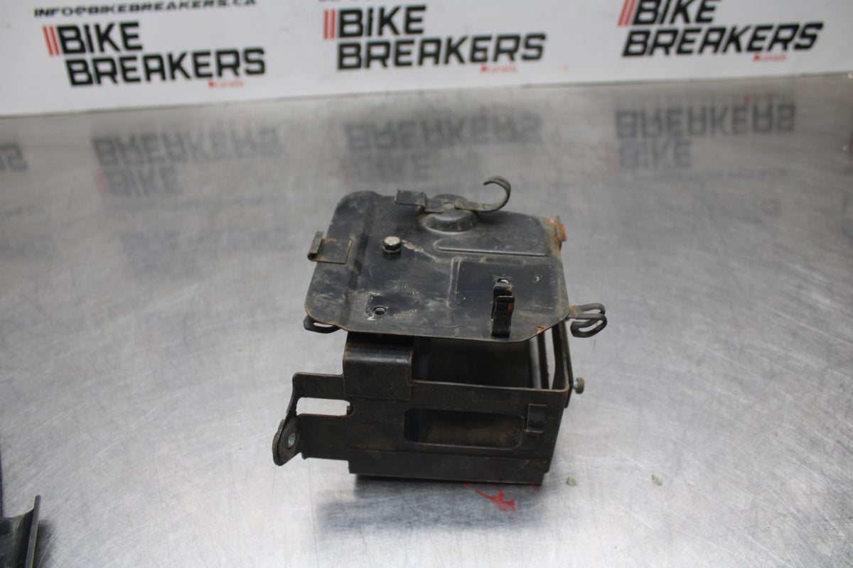 77 SUZUKI GS750 BATTERY BOX TRAY COVER BB779